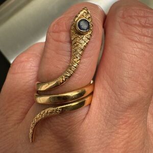 18k Gold Snake Ring for Reptile Enthusiasts